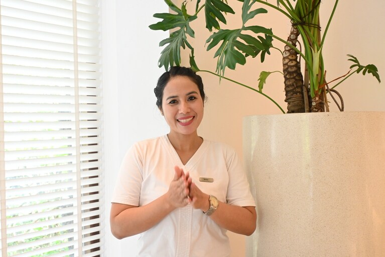 こちらがウィディアさん。根気よく、凝り固まった肩に取り組んでくれました。