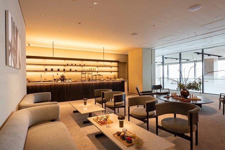 「SPA sunya」の広々としたラウンジ。スパ貸し切りプラン「SPA sunya Day」の所要時間は約4.5時間。平日 500,000円、土・日・祝 600,000円（ともに税・サ込）。予約については要問い合わせ。