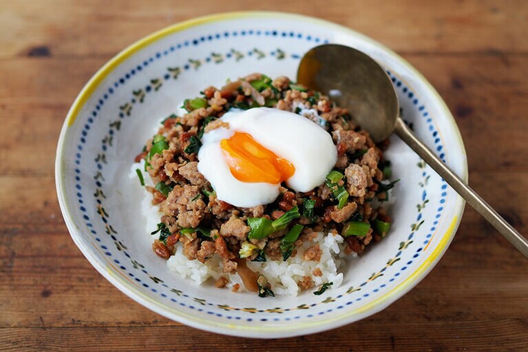 納豆とひき肉炒めのっけライス。