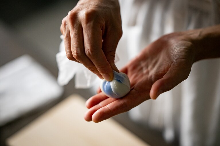 手さばきにほれぼれ。