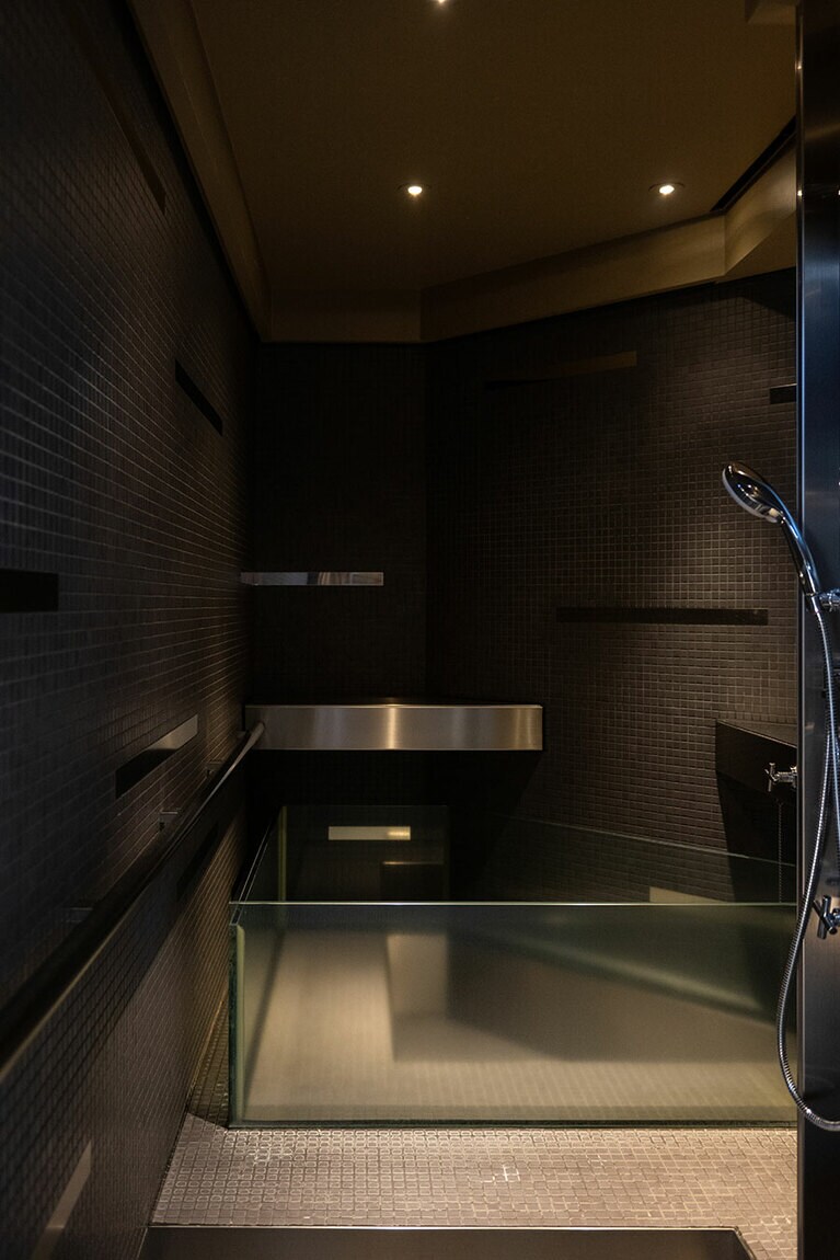 こちらが浴槽。湯圧は高く、短時間でお湯が満たされるそう。