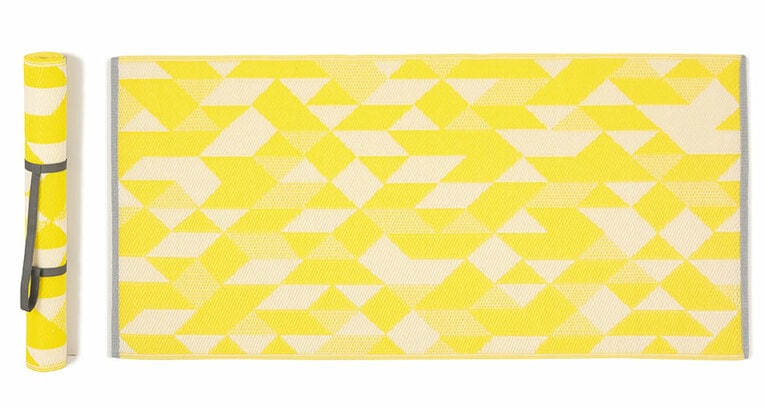 トゥッティフル PP ゴザ ラグ イエロー×ホワイト 縦90×横180cm 1,980円／縦120×横180cm 2,980円。