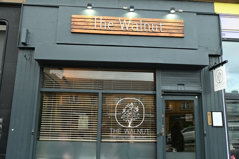 リースの中心部に位置する22席のビストロ。