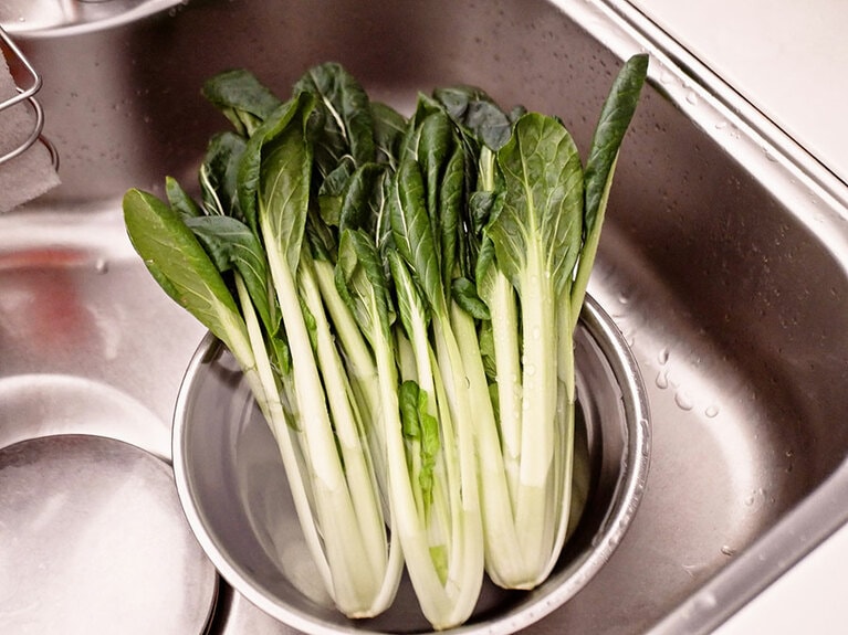 買ってきたばかりの小松菜。