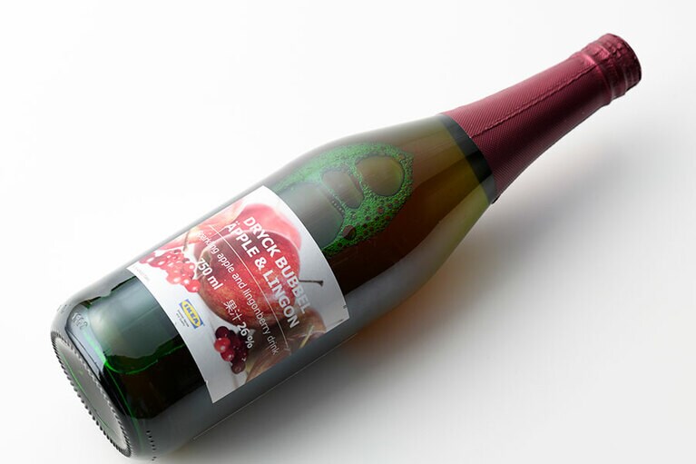 DRYCK BUBBEL ÄPPLE & LINGON ドリュック・ブッベル・エップレ＆リンゴン「アップル＆リンゴンベリーサイダー」500円(750ml、税込)。