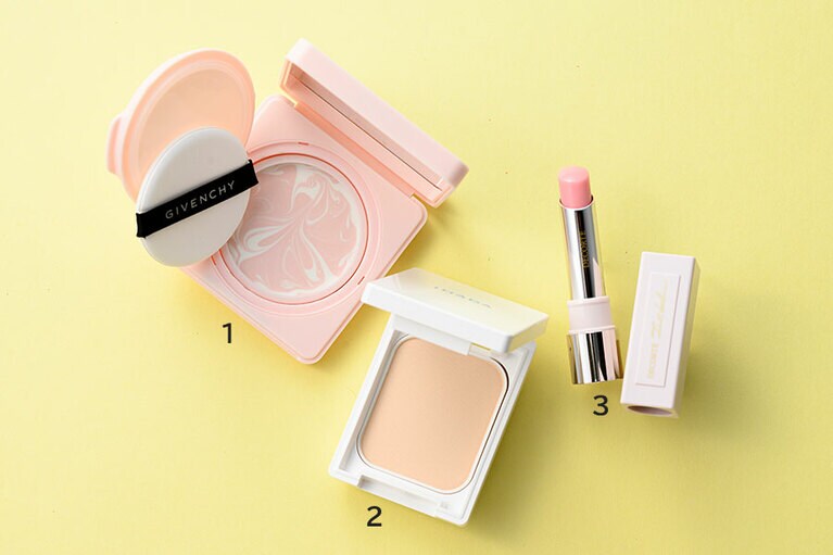 1：パルファム ジバンシイ スキンPFCT コンパクト クリーム SPF15･PA+ 12g 9,680円／パルファム ジバンシイ 
2：イハダ 薬用フェイス プロテクト パウダー［医薬部外品］SPF40･PA++++ 9g 1,980円／資生堂薬品 
3：コスメデコルテ ルージュ デコルテ ティンティド プランパー 01　3,850円／コスメデコルテ