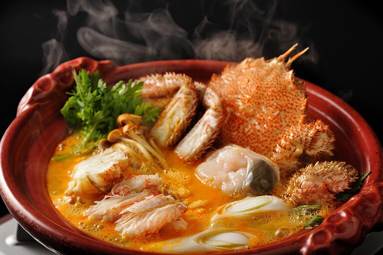 界 ポロト［北海道／白老温泉］特別会席毛ガニと帆立の醍醐鍋イメージ。