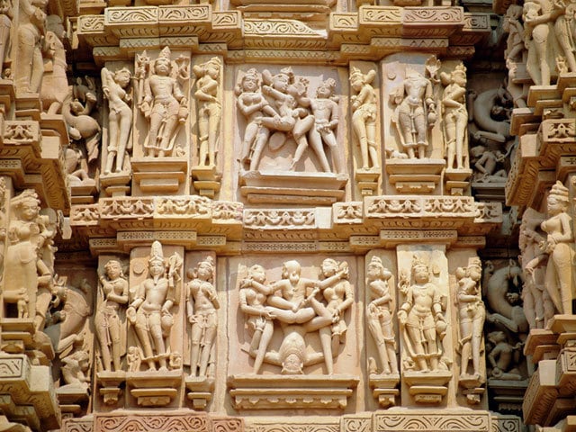 インドの寺院を埋め尽くす彫像群は最もエロティックな世界遺産 | 今日の絶景