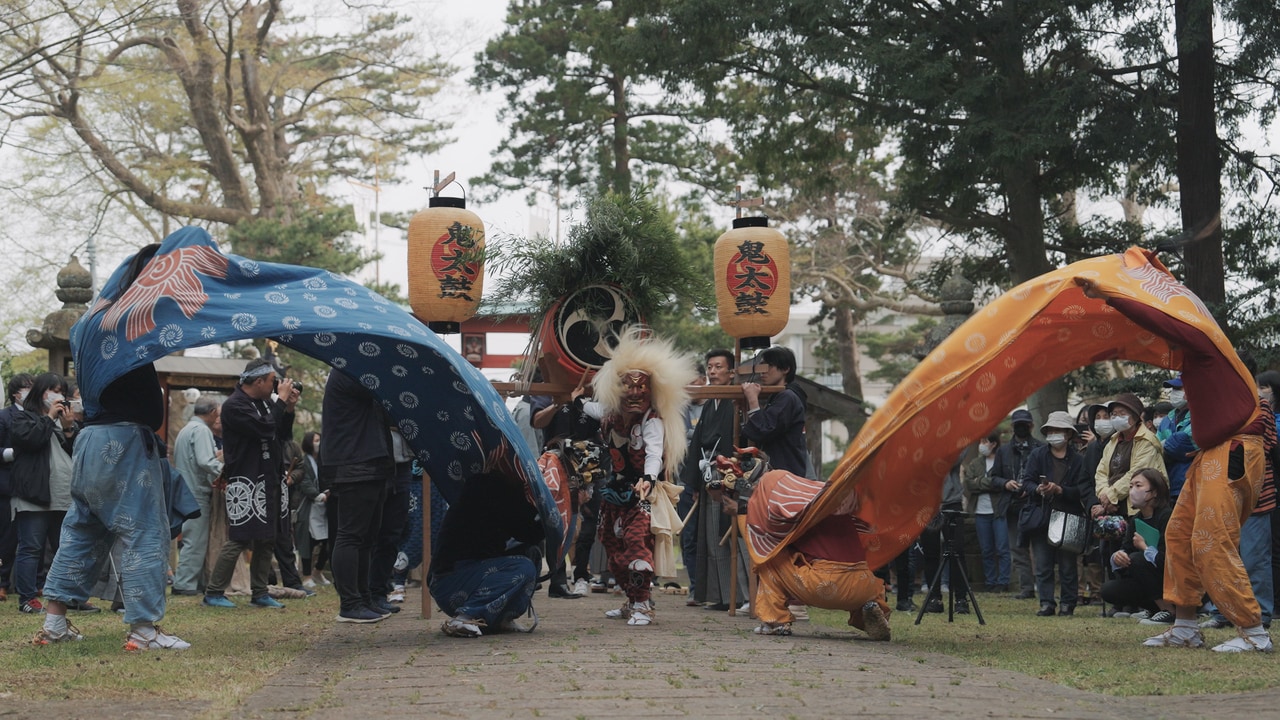 800年の歴史を持つ山王祭（日吉神社例祭）。井内地区・舟下・大野・新穂それぞれの地区の日吉神社の鬼太鼓が繰り出します。（C）新穂中央青年会