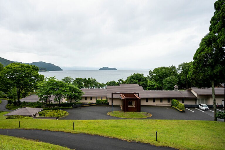 SOWER／ロテル・デュ・ラクの全景。