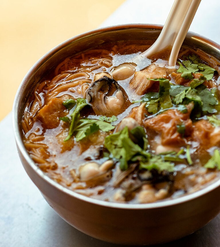 「大腸蚵仔麺線(大)」65元。