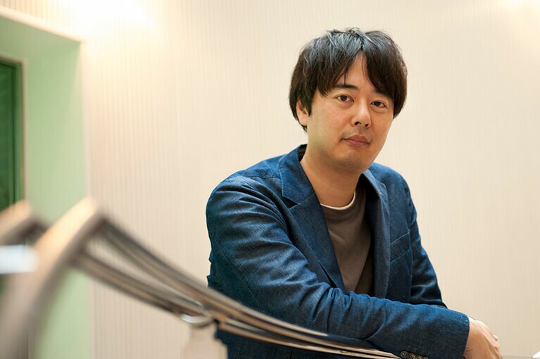 撮影にもだいぶ慣れてきた徳尾さん。表情も様になっています！