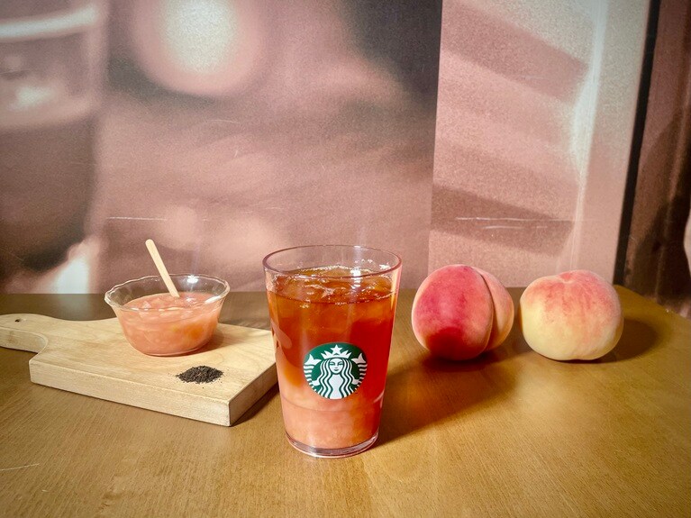 完熟ピーチの甘みとブラックティーのバランスのよい 「クラフト ジューシー ピーチ ティー」。