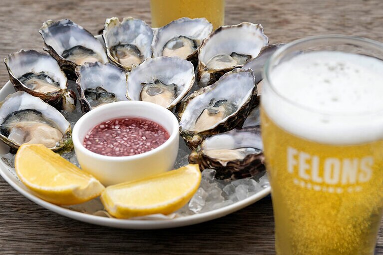 “パシフィックオイスター” 1個6ドル。