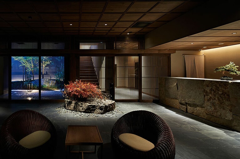 由縁別邸代田［東京／世田谷代田］フロントロビー。Photo：Nacasa & Partners