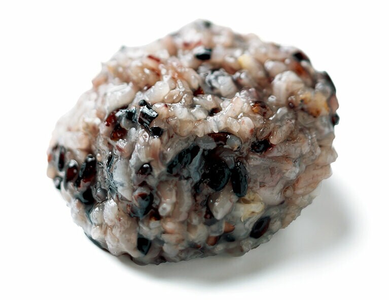 京都「小多福」古代米 180円。ほどよい塩気で、冷凍するとさらにおいしい。