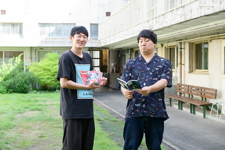 インタビューに答えてくれた、ロングコートダディのおふたり。