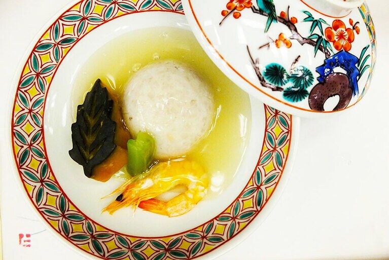 優しい味わいに心がほっと和む会席コースの煮物。