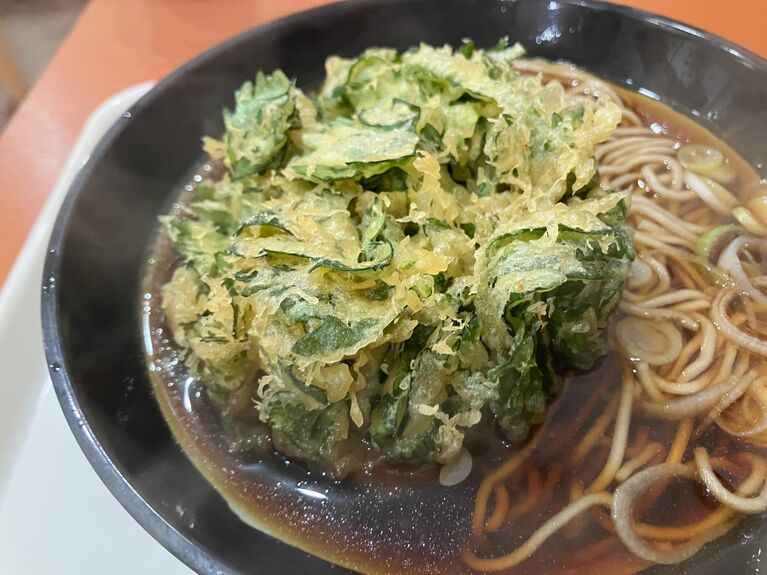 春菊かき揚げは軽くふわっと揚げられている