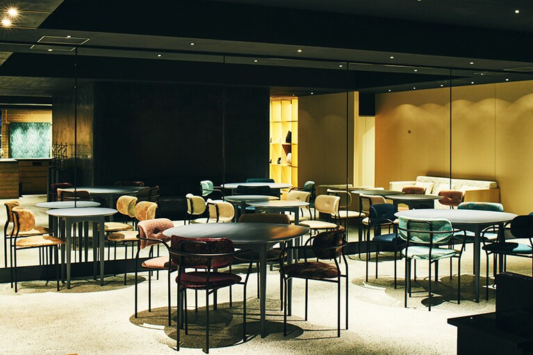 落ち着いた雰囲気のラウンジで優雅なひとときを。