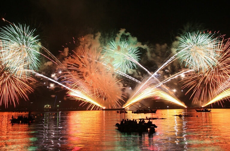 【京都府宮津市】宮津燈籠流し花火大会。