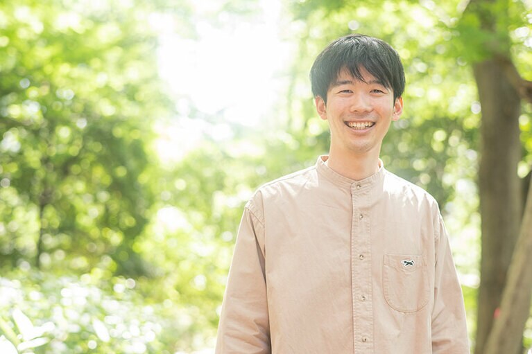 「毎日50キロの荷を担いで登る仕事もあった」と語る秋本さん。