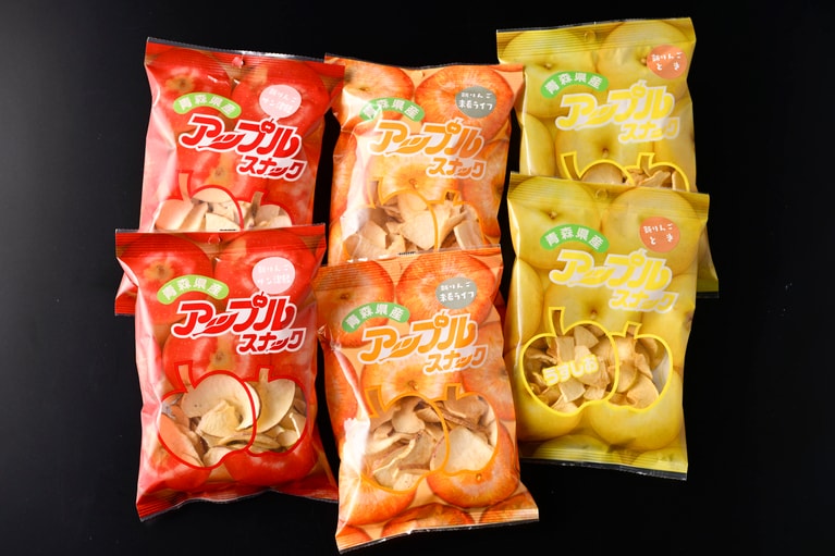 左から「新りんご アップルスナック レッド（サン津軽）」「新りんご アップルスナック オレンジ（早生ふじ）」「新りんご アップルスナック グリーン（トキ）」各450円