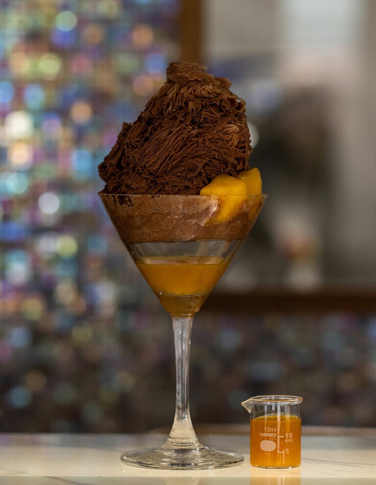ショコラ×マンゴー＆パッションフルーツの「グラニテ・ショコラ マンゴー・パッション」。イートイン 1,100円、テイクアウト 1,080円。
