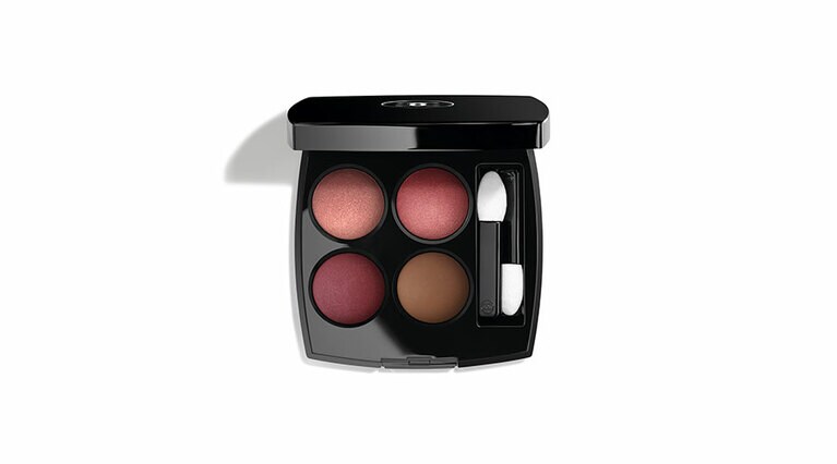 レ キャトル オンブル 362 6,900円／シャネル