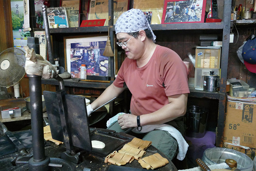 台南の煎餅店「連得堂餅家」。昔ながらの製法が守り続けられています。
