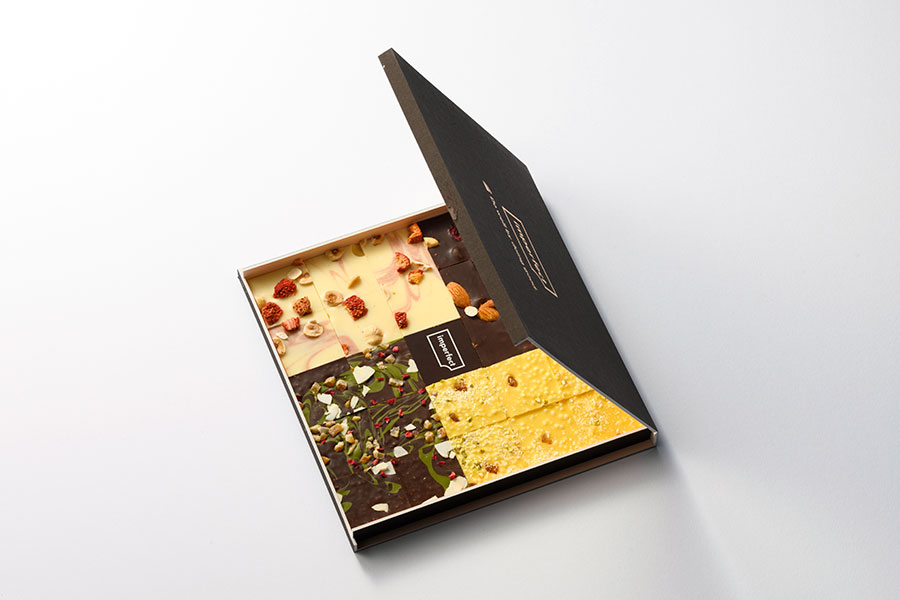 チョコレートバーク ボックス 4×4cmのチョコレートバーク25枚 4,800円／imperfect表参道