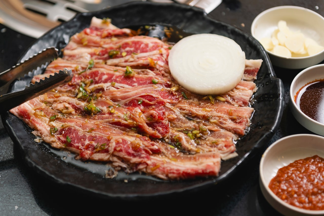 牛肉のサムギョプサル「ウサムギョプ」。