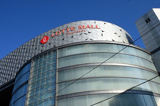 駆け足で飛び込んだロッテマート。韓国のりとアワビ粥のレトルトなどを購入。