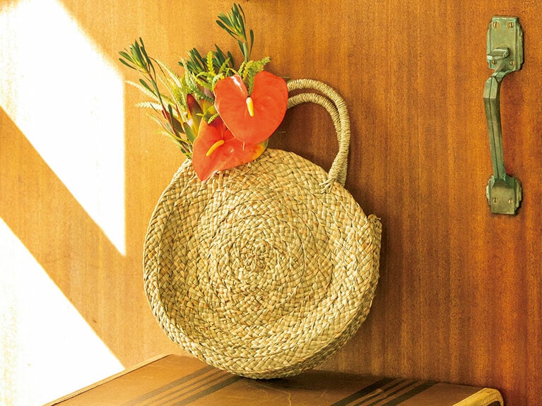 丸いバスケットは日本でもトレンド。まずはシンプルなものを選択。58ドル。