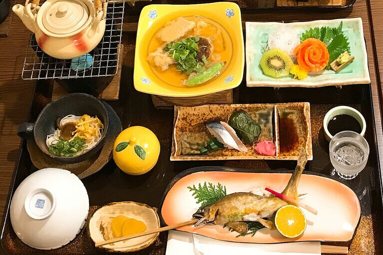 神湯荘［奈良／上湯温泉］地元食材の夕食。