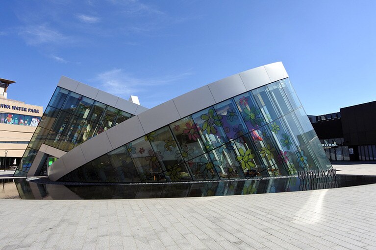 G-DRAGONデザインのおしゃれなカフェ。