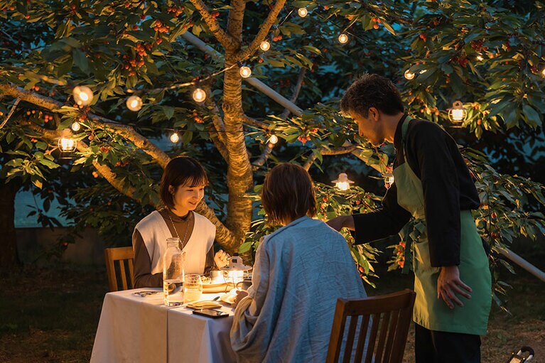 野外レストランは雰囲気も最高。