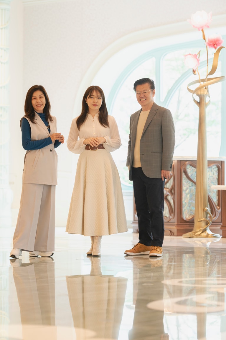 左から吉田よしかさん、娘の吉田みくさん、吉田パパ