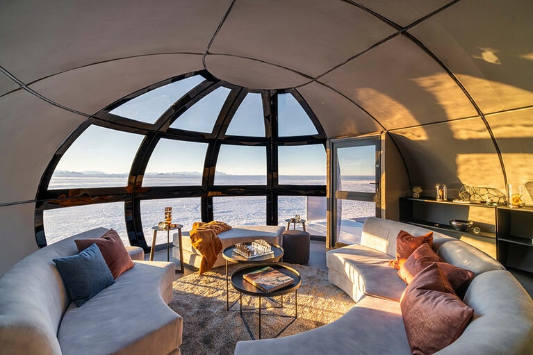 太陽光発電によるサステナブルな暖房器具で南極でも快適な滞在を実現。©White Desert Antarctica