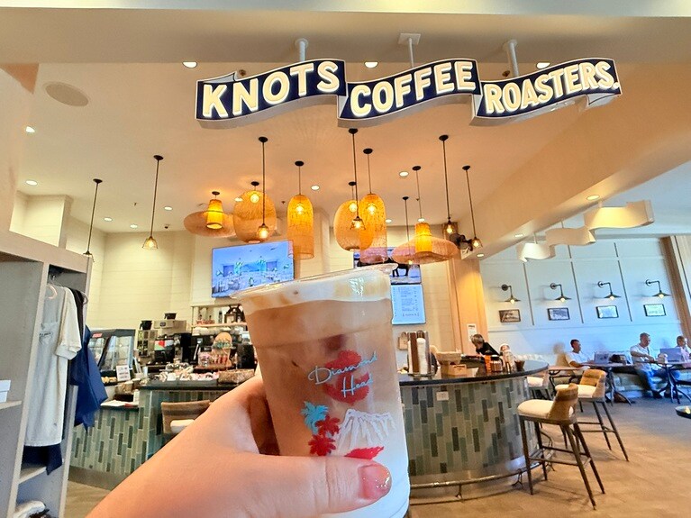 「アイスブレンド・クイーンカプチーノ」8.5ドル。