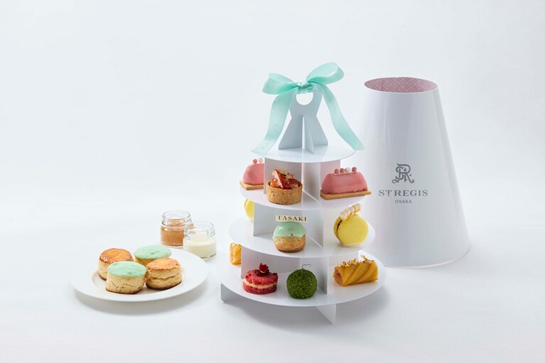 1名 7,000円(税・サ料込)、グラスシャンパーニュ付き 1名 9,000 円(税・サ料込)。