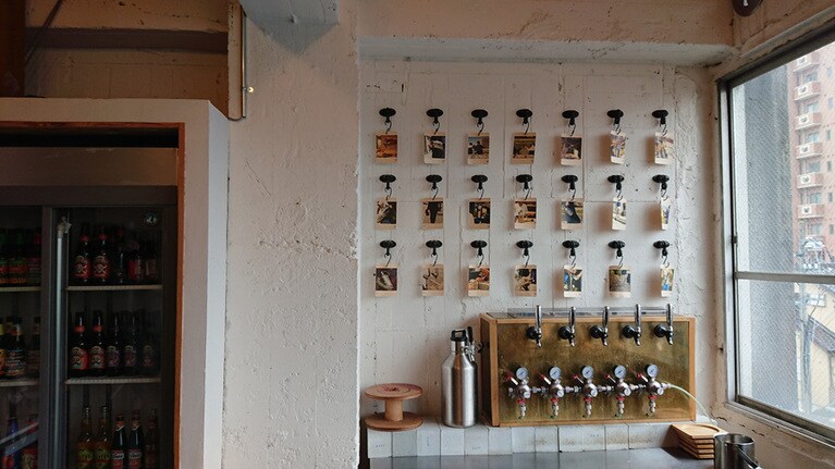 北陸のクラフトビールのほか、アジアンビールなども味わえます。