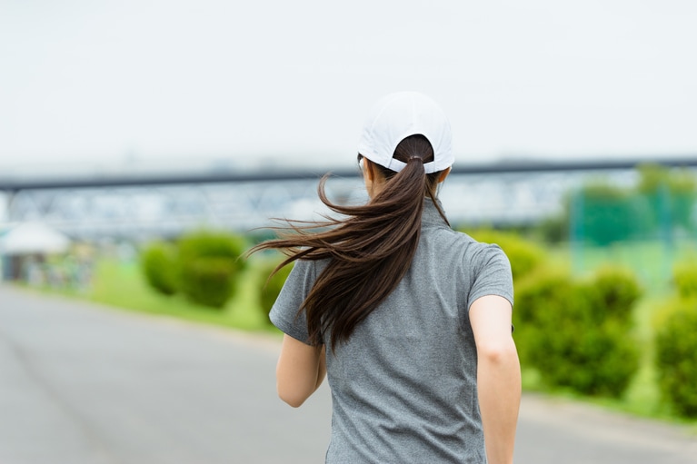 定期的な運動も、視力回復への第一歩。