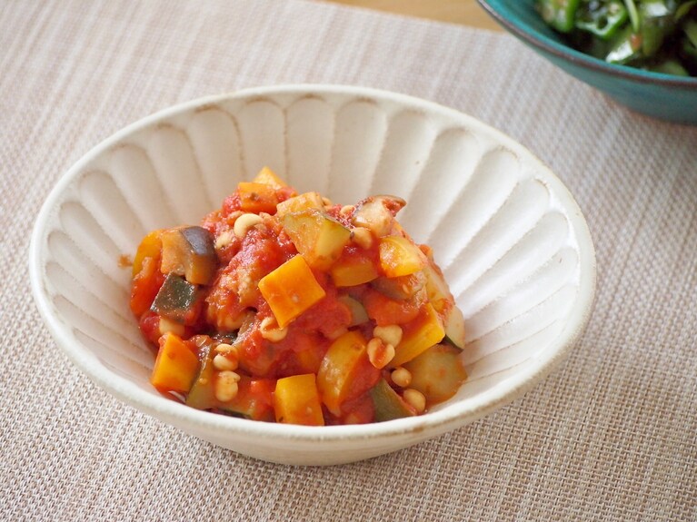 オレガノ、塩で味を整えて完成。