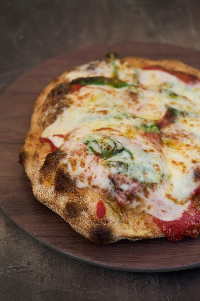 “クロッカンテ・マルゲリータ” 10ユーロは具材をのせてから2度焼きすることで、もちもちでパリパリとした食感になる。
