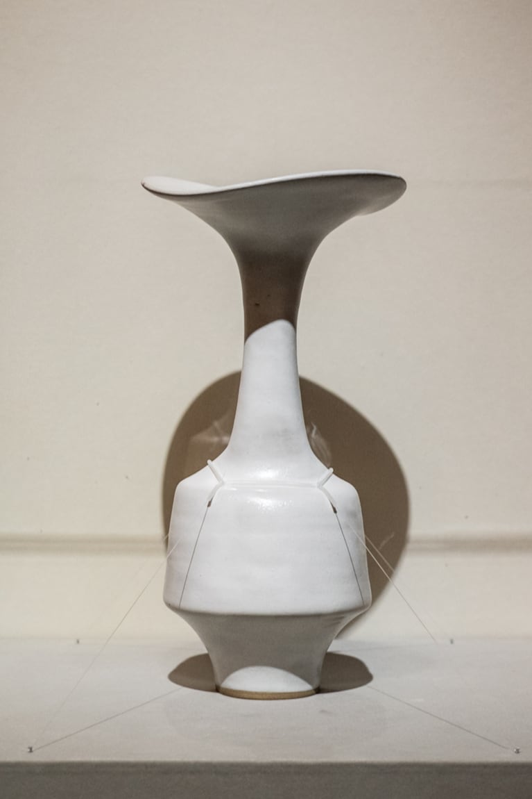 ルーシー・リー《花器》1960年　滋賀県立陶芸の森 陶芸館蔵。