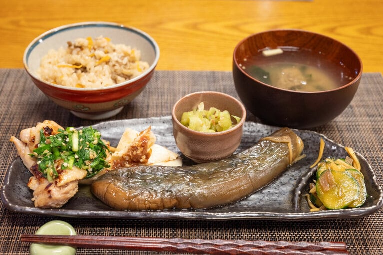 発酵万能ニラたれを使ったチキンソテーを夕食に。