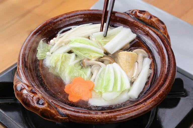 湯葉の上に野菜を被せる。