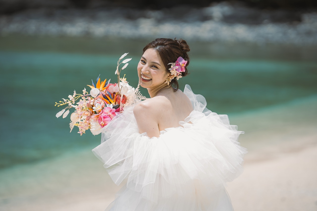 海辺の花嫁(沖縄県慶良間諸島国立公園　渡嘉敷島・渡嘉志久ビーチ）