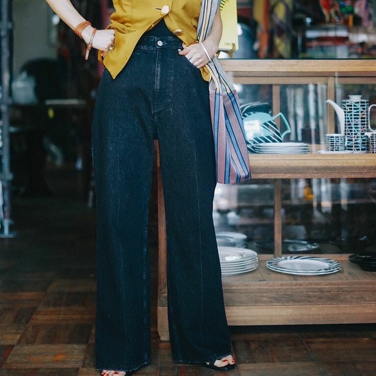 Semi Wide Flare MID BLUE／BLACK 29,700円。